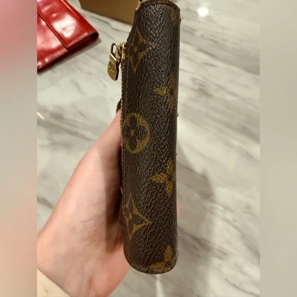 Louis Vuitton Black and Gold Monogram wallet - Picture 11 of 12